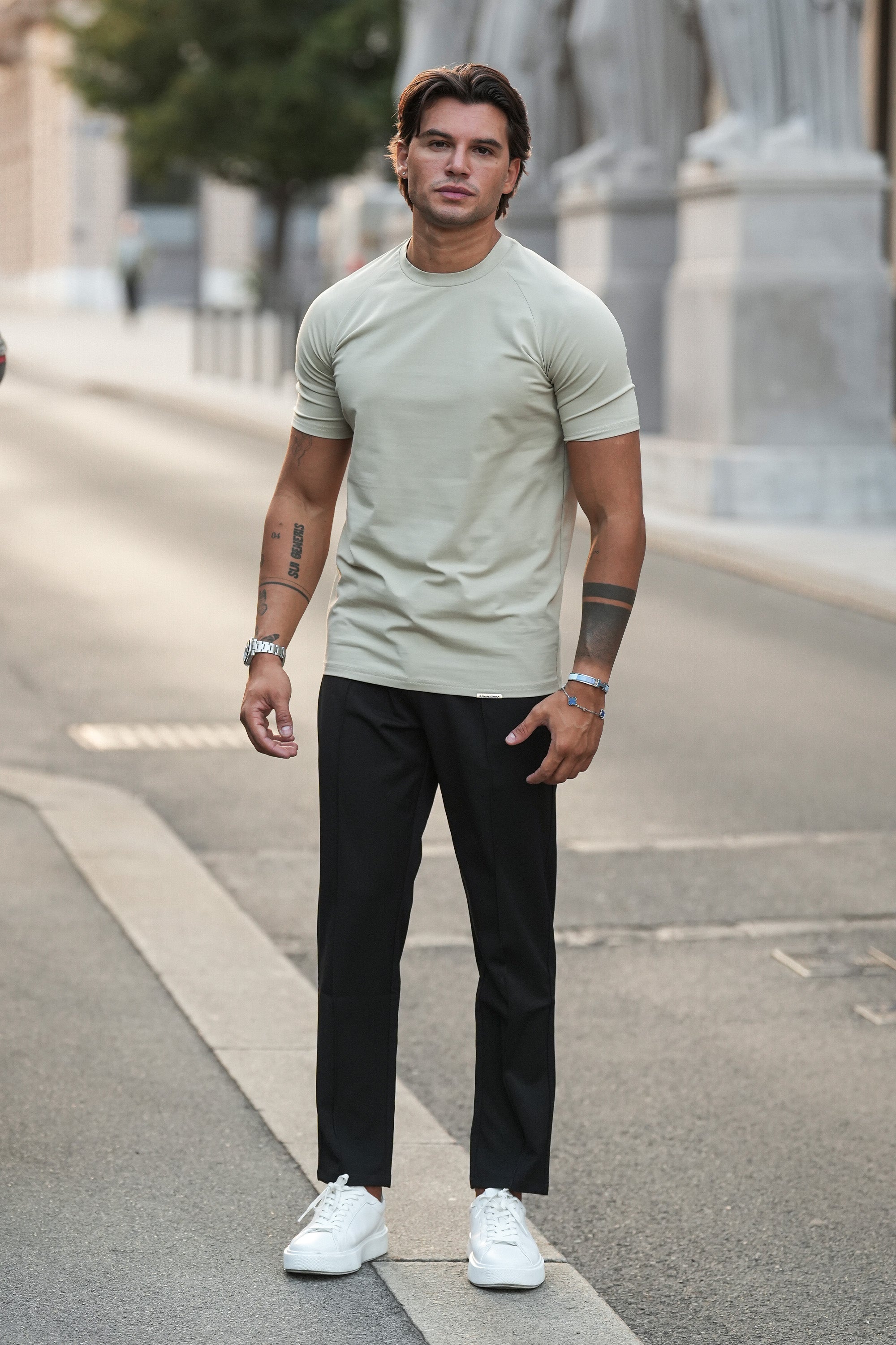 Pantalones capri negros a medida para hombre de Forth